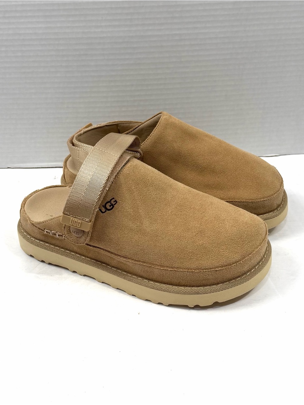 UGG Goldenstar Clog Sz 8